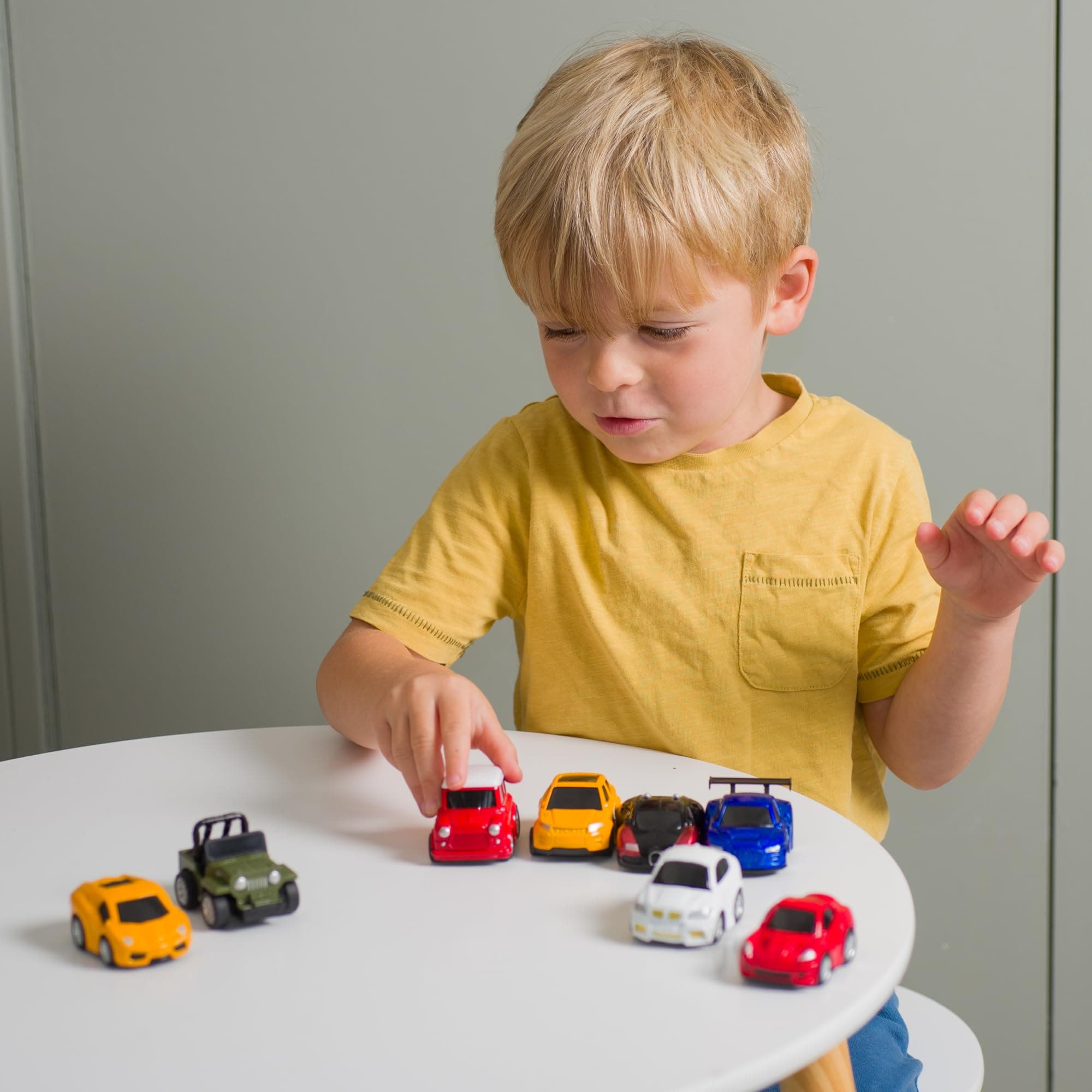 Wheelz Pull Back Cars For Kids - Set of 8 Diecast Toy Cars - For Boys or Girls Aged 3 Years +