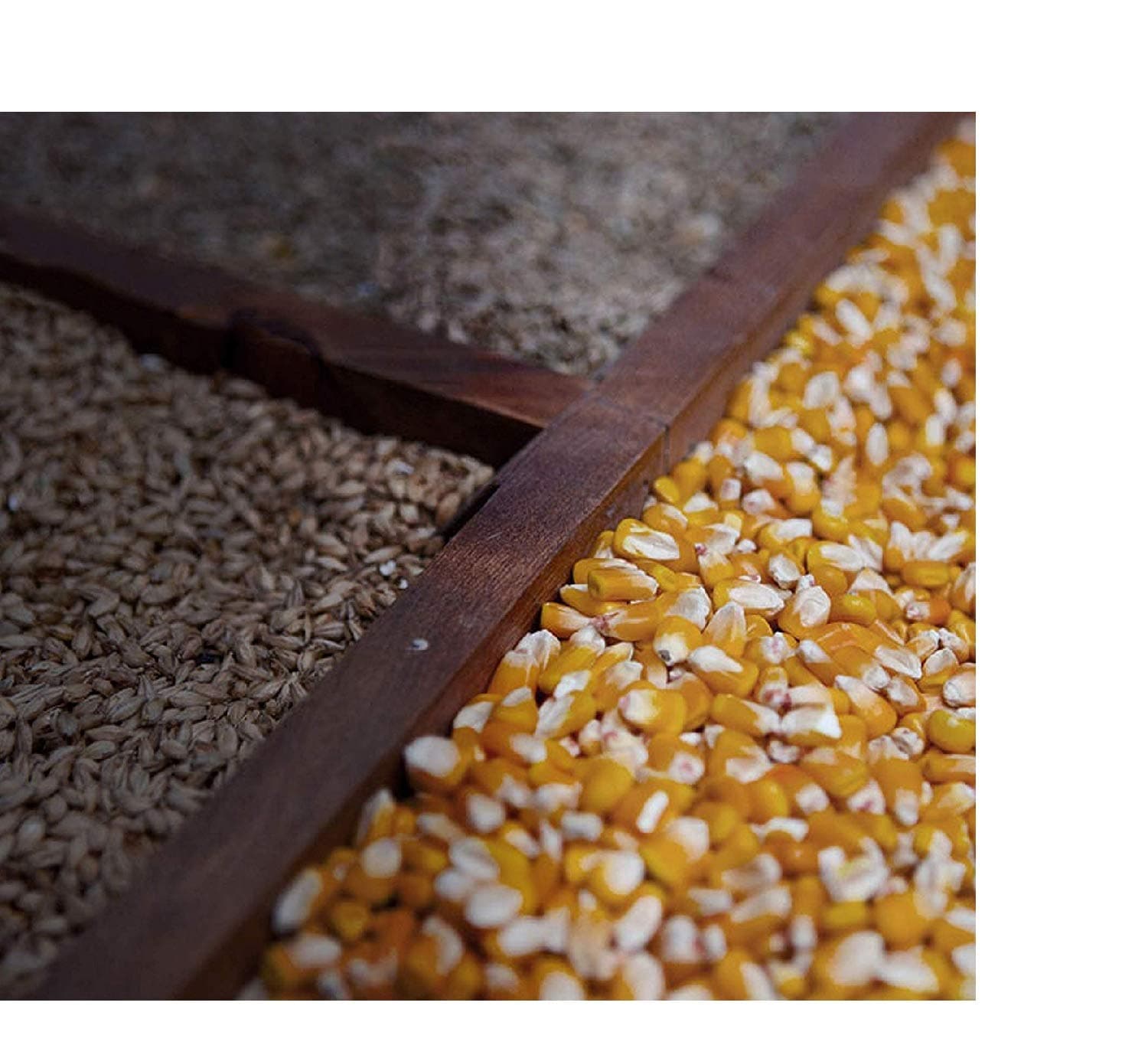 20 lb. Naturally Grown Moonshiners Blend 80% cracked Corn, 10% RYE, 10% Barley WITH YEAST