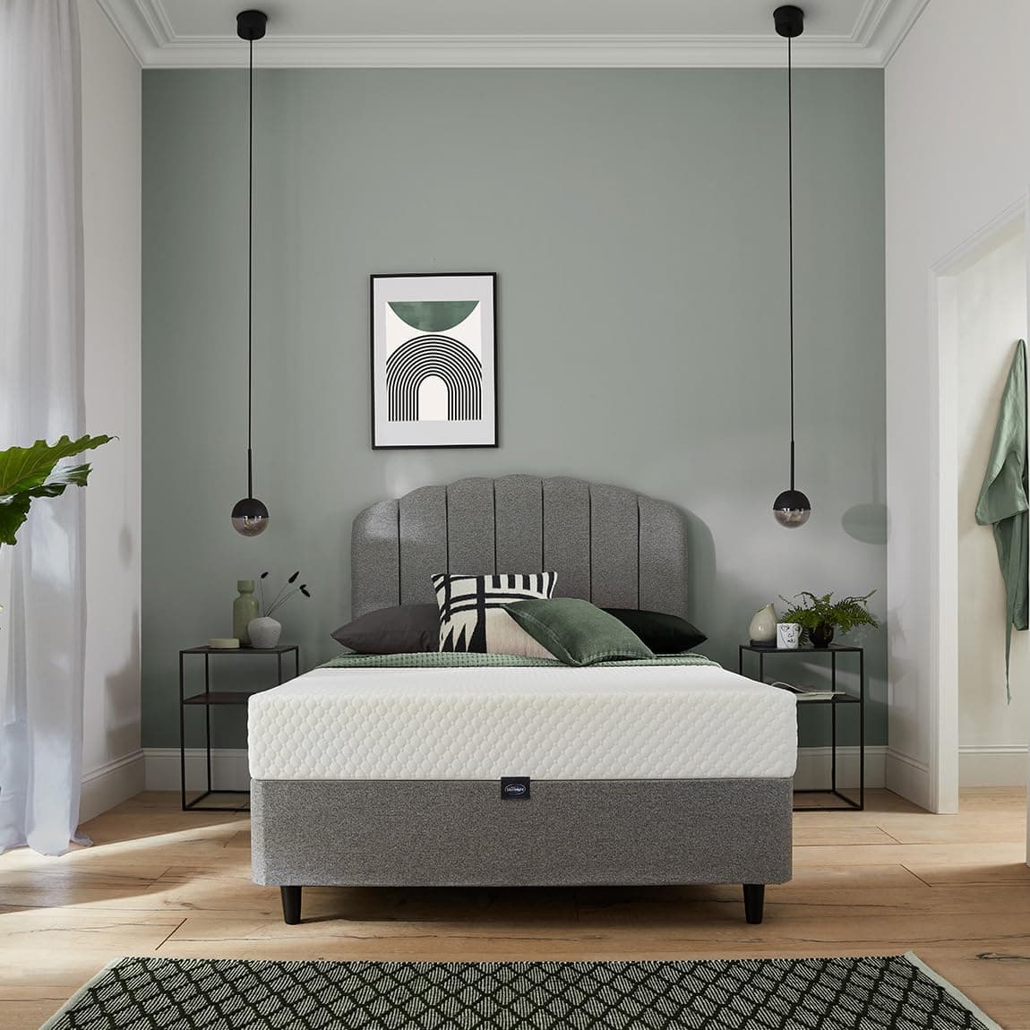 – Silentnight 7 Zone Memory Foam Rolled Mattress | Made in the UK | |Medium Firm |Double, White