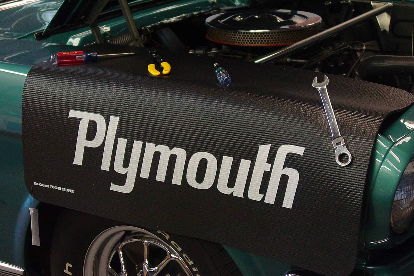 Fender GripperFender Cover with Plymouth Logo | Officially Licensed by Mopar | Universale Fit | Standard Size 22" X 34" | FG2227