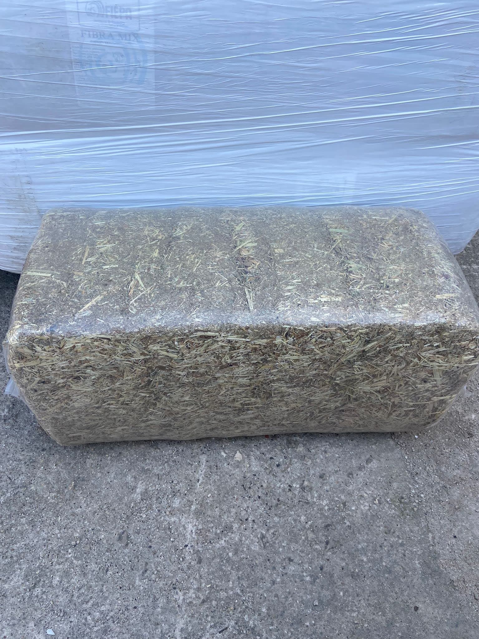 Fleet Farm Barley Straw Bale, 100 x 50 x 40 cm, Food Grade