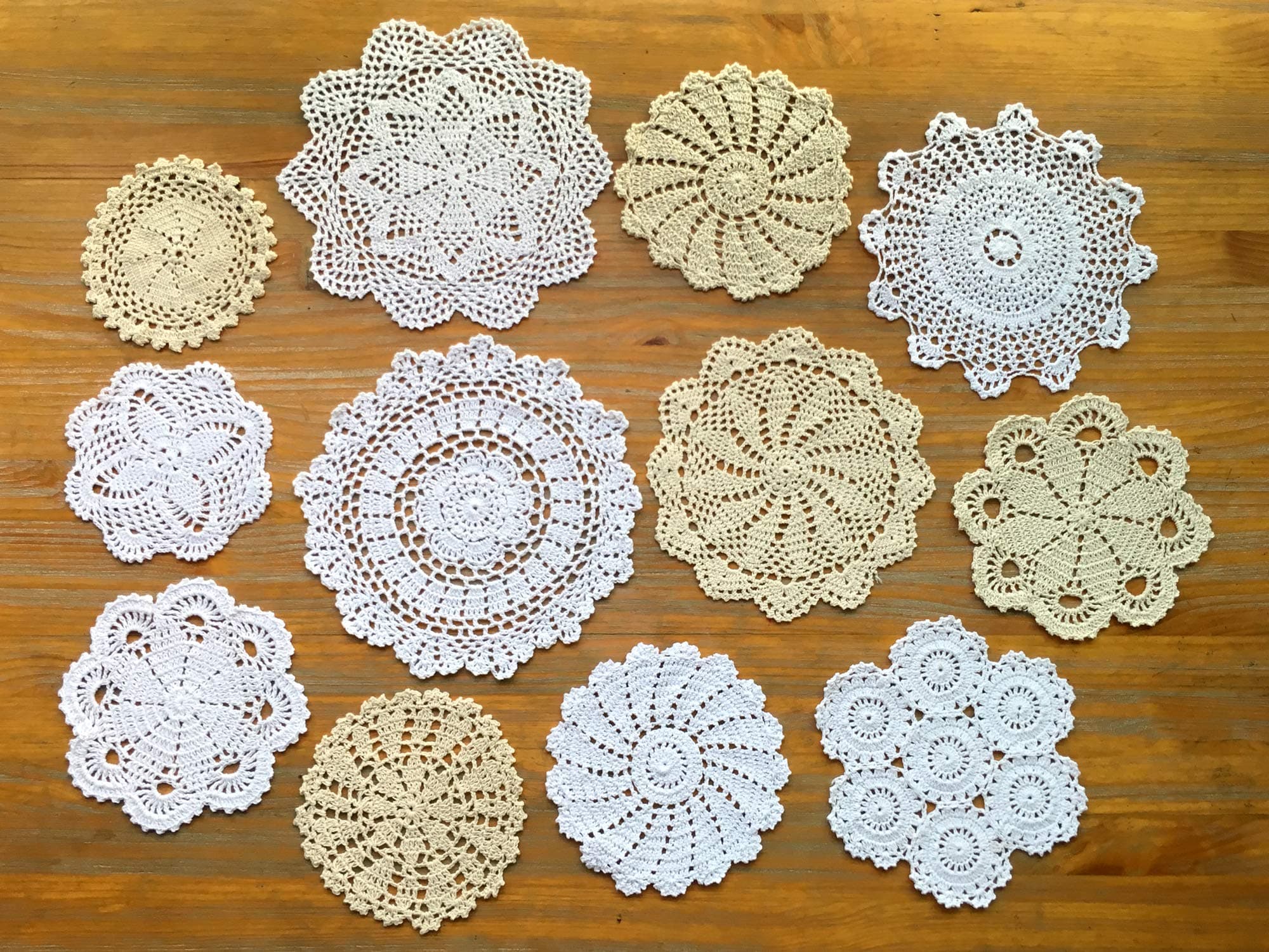 DOUKING 12Pcs Hand Crochet Lace Doilies for Table Decoration Handmade Vintage Round Lace Doilies Placemats, Varied Sizes, 5-12 Inches, Beige and White (12 PCS)