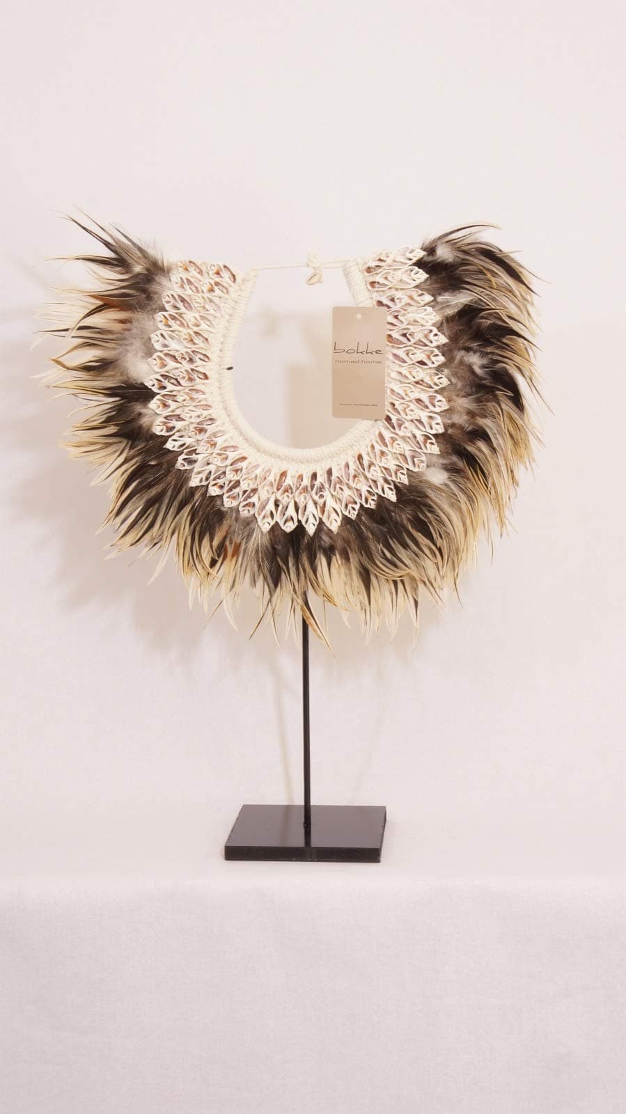 bokke Home-Deco Maya Feather Shell Necklace with Stand Beige/Brown Mix